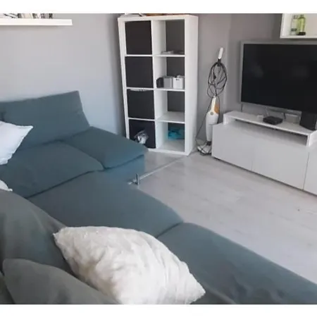 Deniz Sehir Ve Doga Manzarali Havuzlu Daire